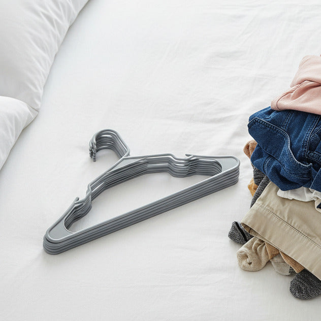 DH 10PK PLASTIC CLOTHES HANGERS GREY