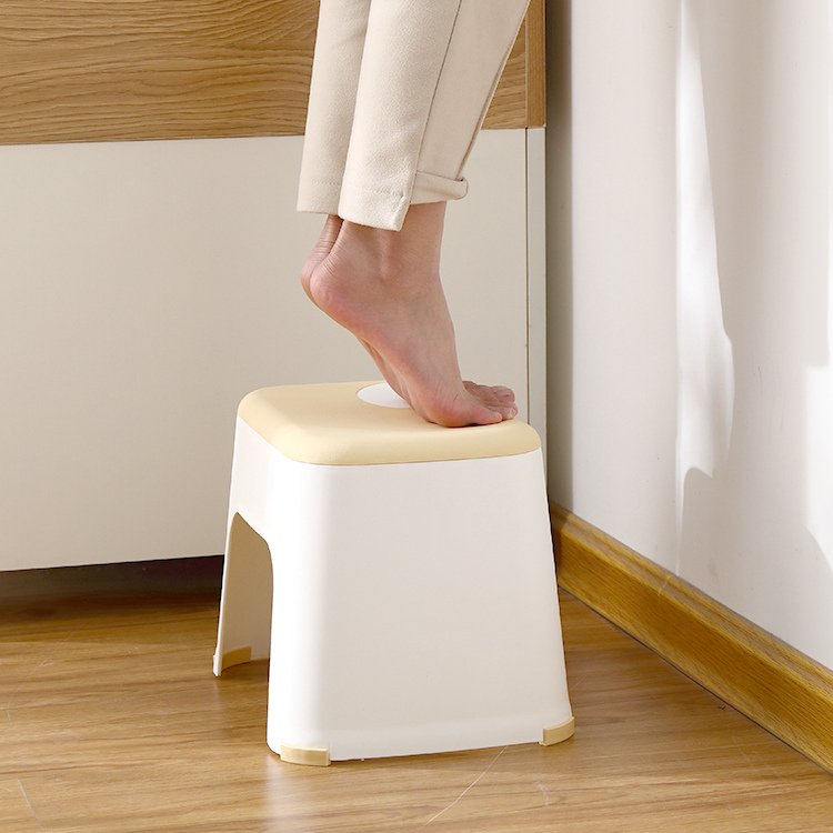 PLASTIC STEP STOOL AST